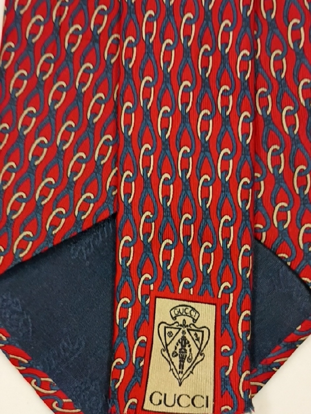 Gucci Red Tie with Blue Oval Motif - Picture 3 of 12